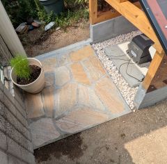 芝刈り機収納小屋